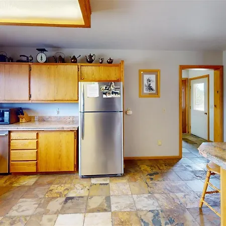 Otter Lodge - New Listing!